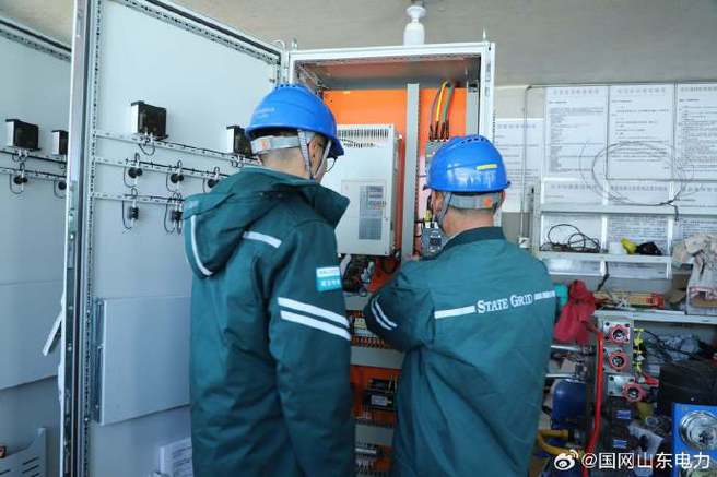 高效冷水機(jī)組吊裝搬運(yùn)過程中的關(guān)鍵注意事項(xiàng)